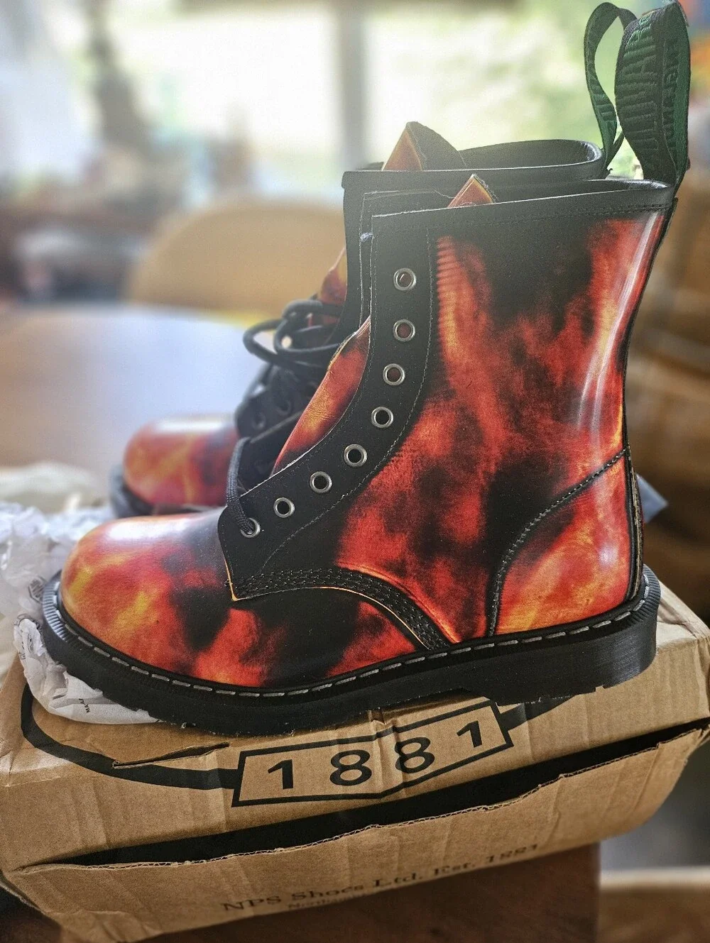 New In Box Solivair England Derby Boot Smoke Rub Off Flame High Shine 9.5 F Fit